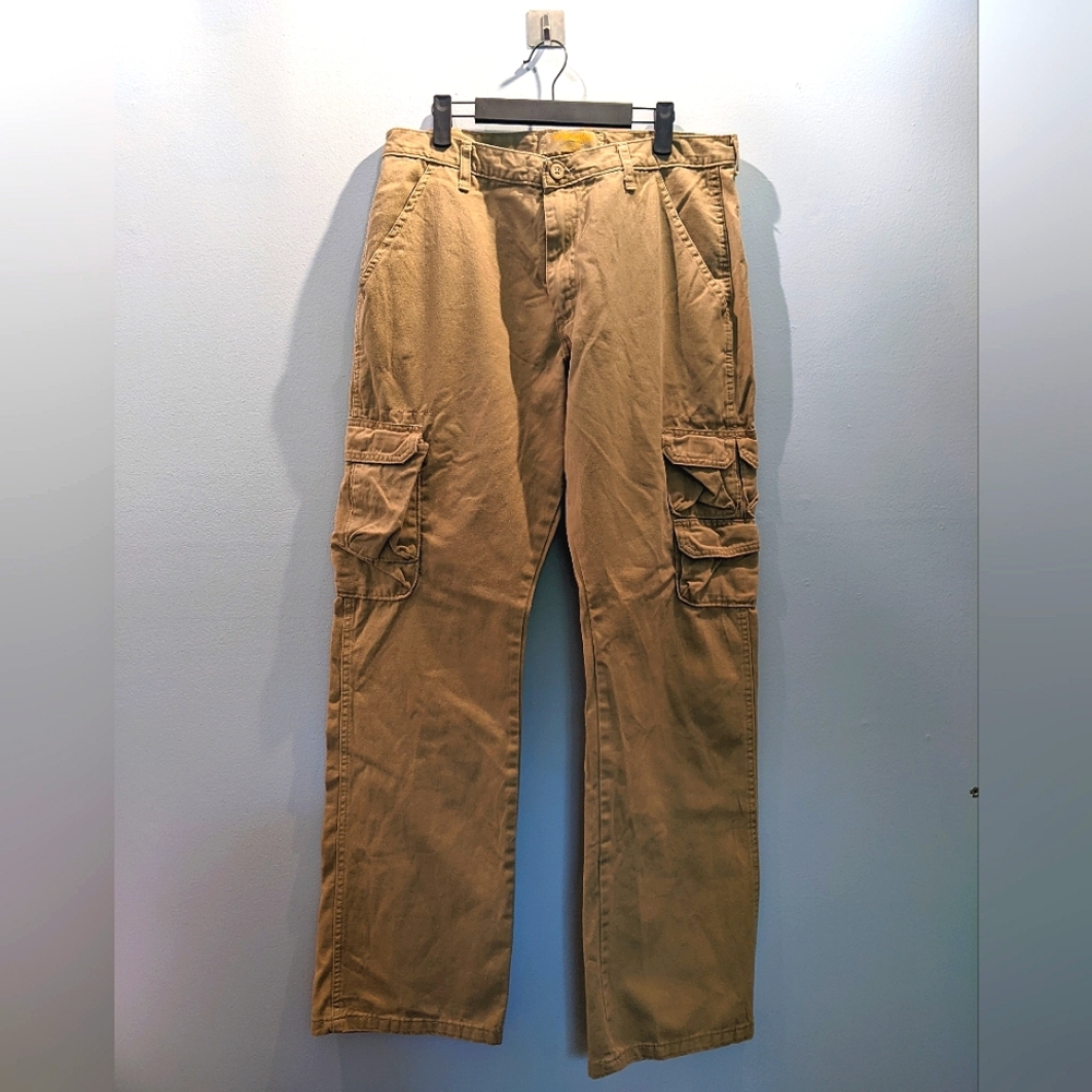 Men's Wrangler tan cargo pants